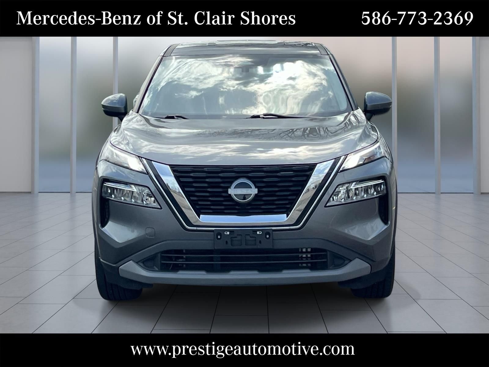 Used 2022 Gray Nissan SV image 9