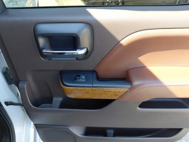 Used 2018 IRIDESCENT PEARL TRICOAT Chevrolet High Country image 31