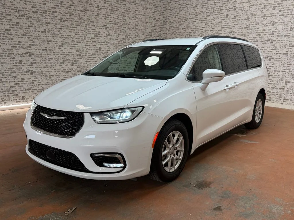 Used 2022 White Chrysler Touring L image 3