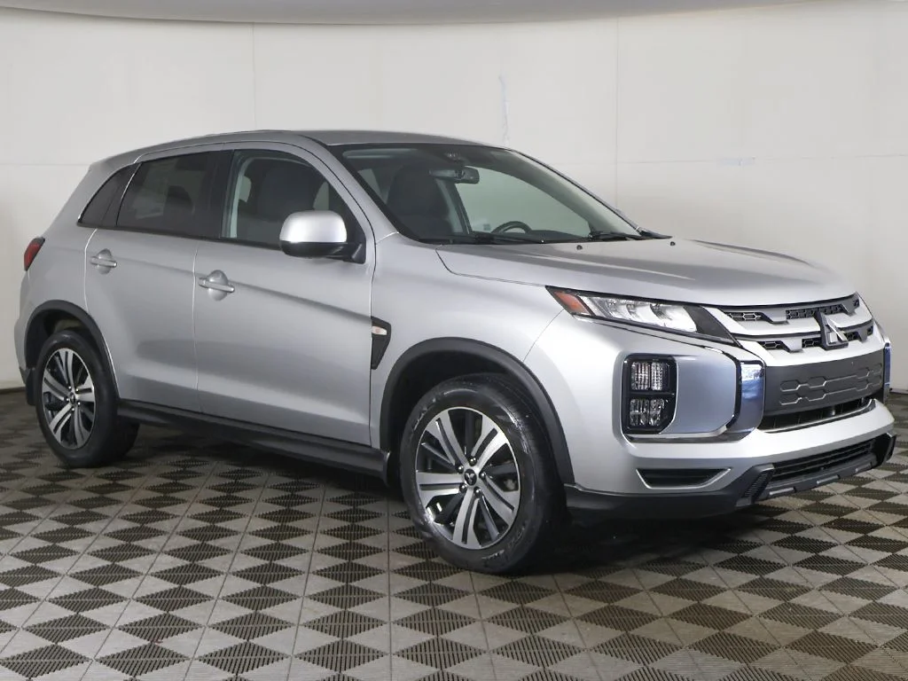 Used 2023 Silver Mitsubishi 2.0 ES image 39