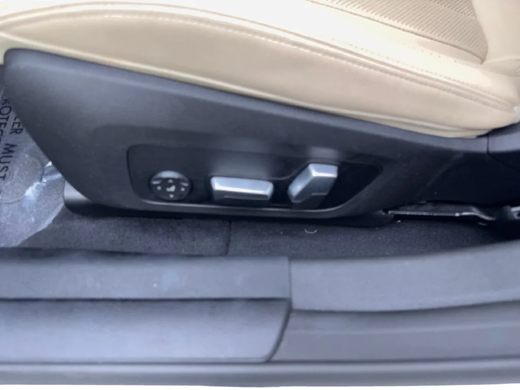Used 2024 White BMW eDrive35 image 33