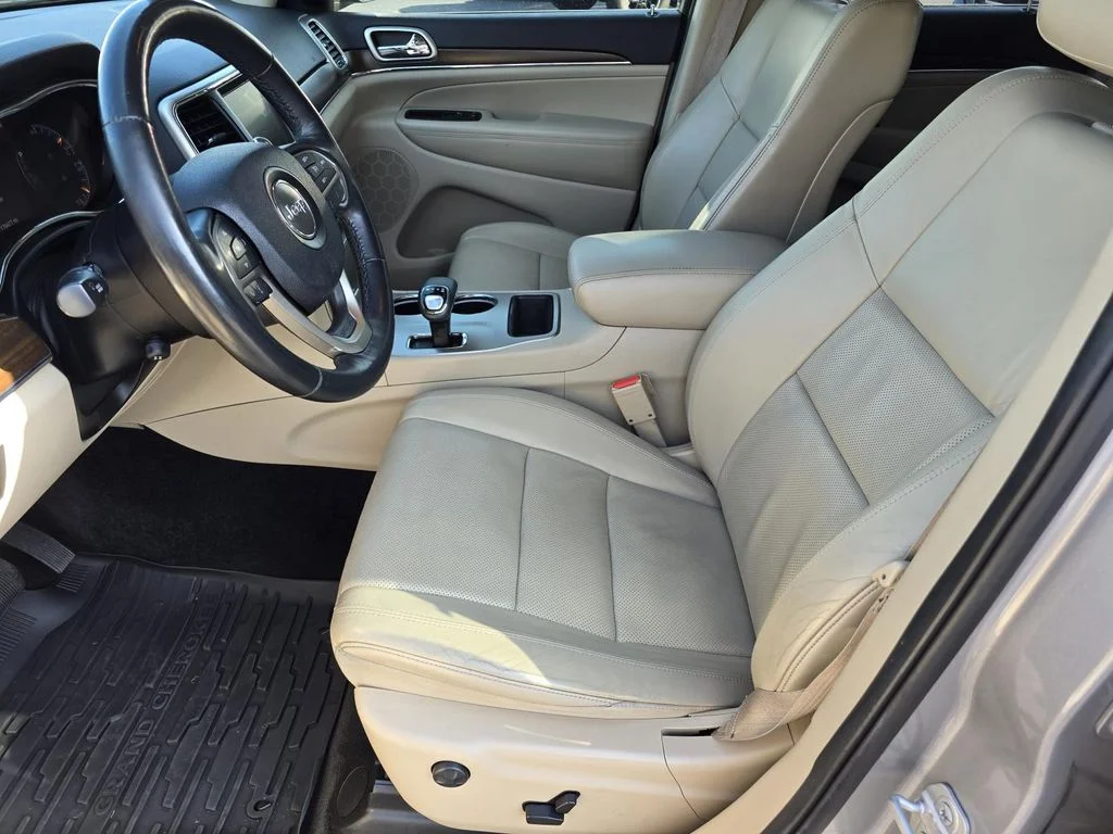 Used 2015 Silver Jeep Limited image 9
