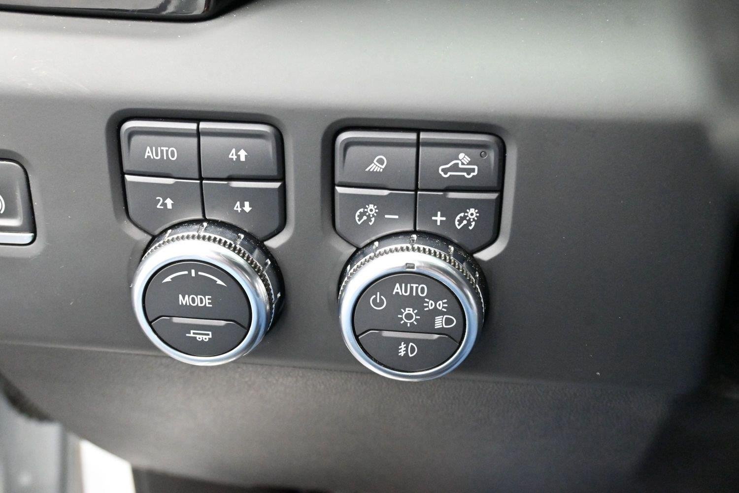 Used 2024 Summit White GMC AT4 image 21