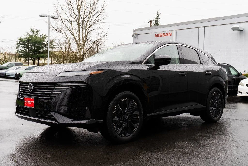 New 2026 Super Black Nissan Platinum image 3