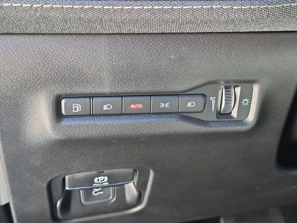 Used 2026 Blue Jeep Laredo image 14