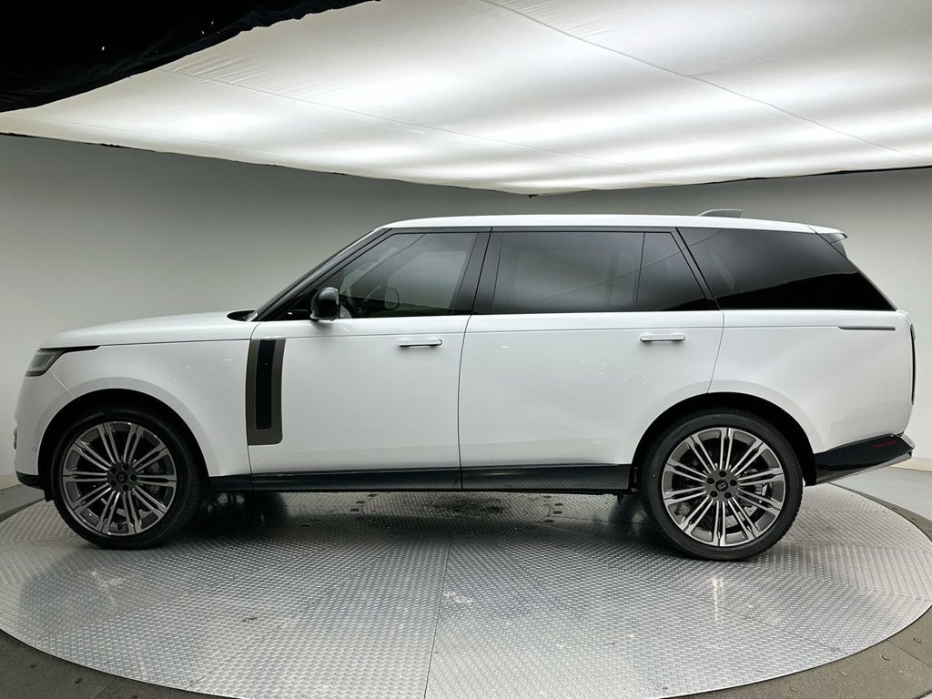 New 2027 Fuji White Land Rover SE image 2
