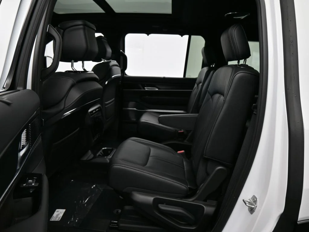 New 2026 Bright White Clearcoat Jeep Summit Obsidian image 26