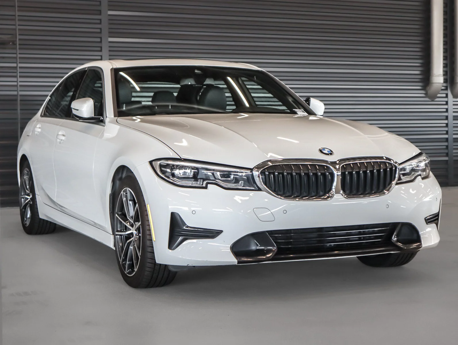 Used 2019 Alpine White BMW 330i image 9