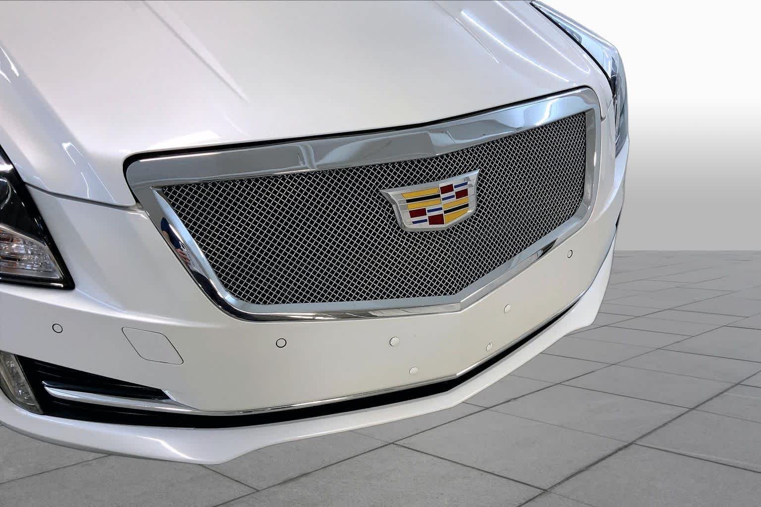 Used 2018 Crystal White Tricoat Cadillac Premium Luxury RWD image 32