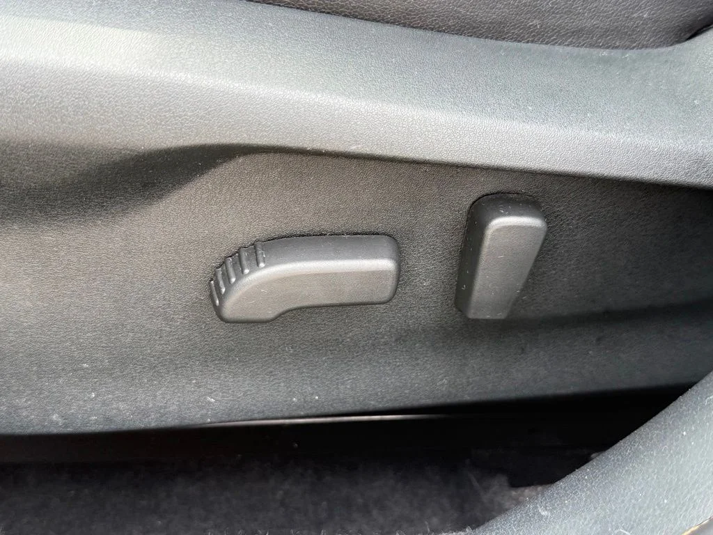 Used 2020 Silver Subaru Limited image 14