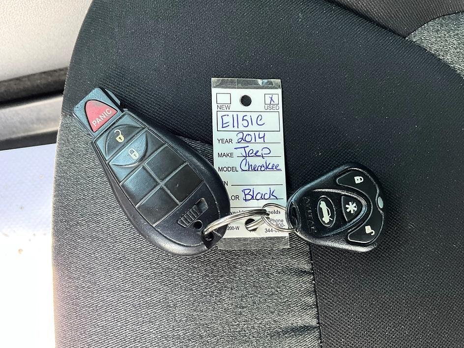 Used 2014 Black Jeep Latitude image 34