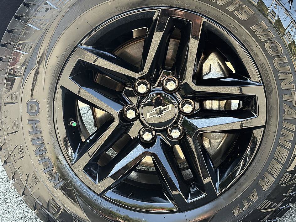 Used 2022 Silver Ice Metallic Chevrolet LT Trail Boss image 8