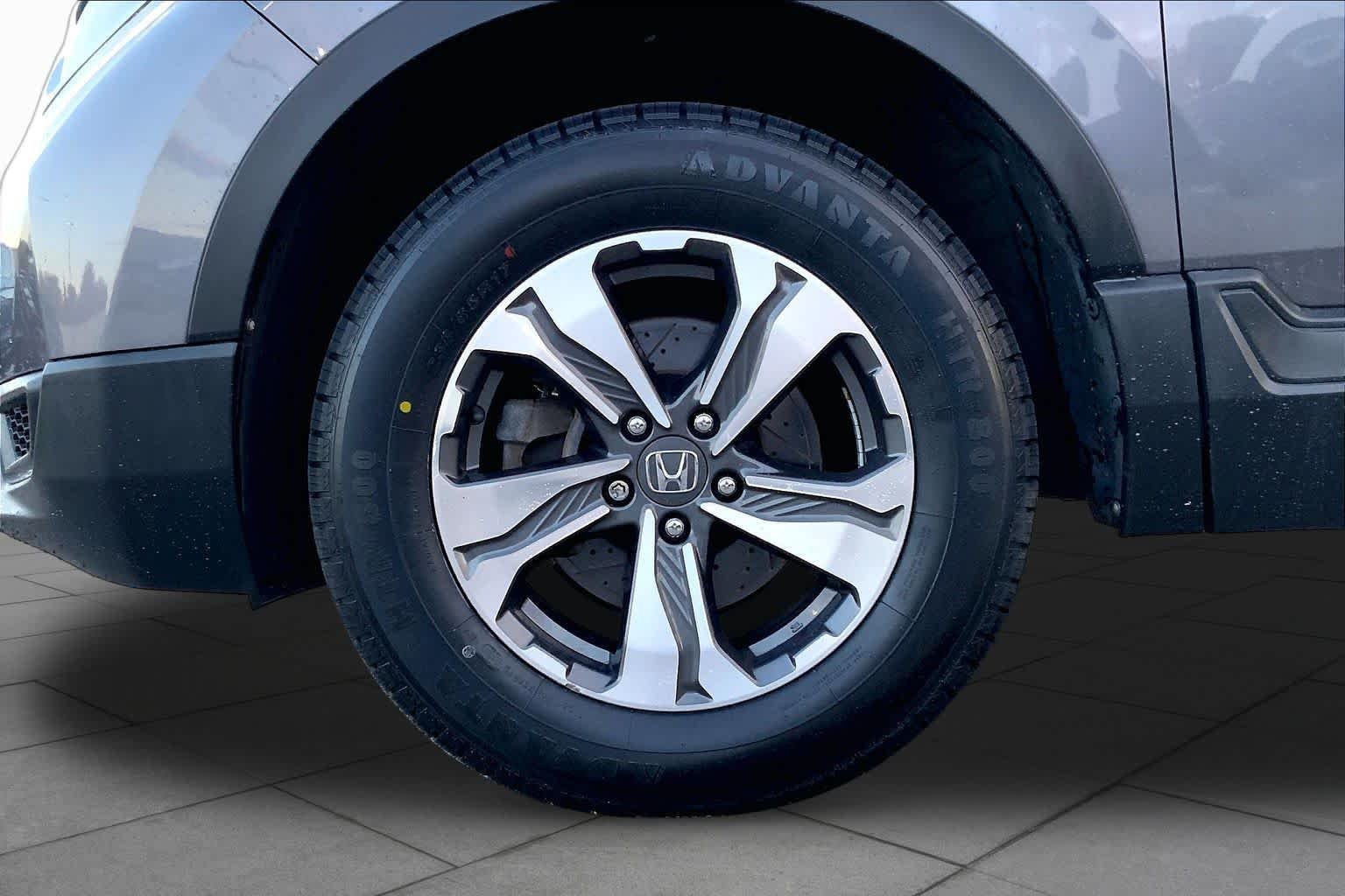 Used 2018 Modern Steel Metallic Honda LX image 11