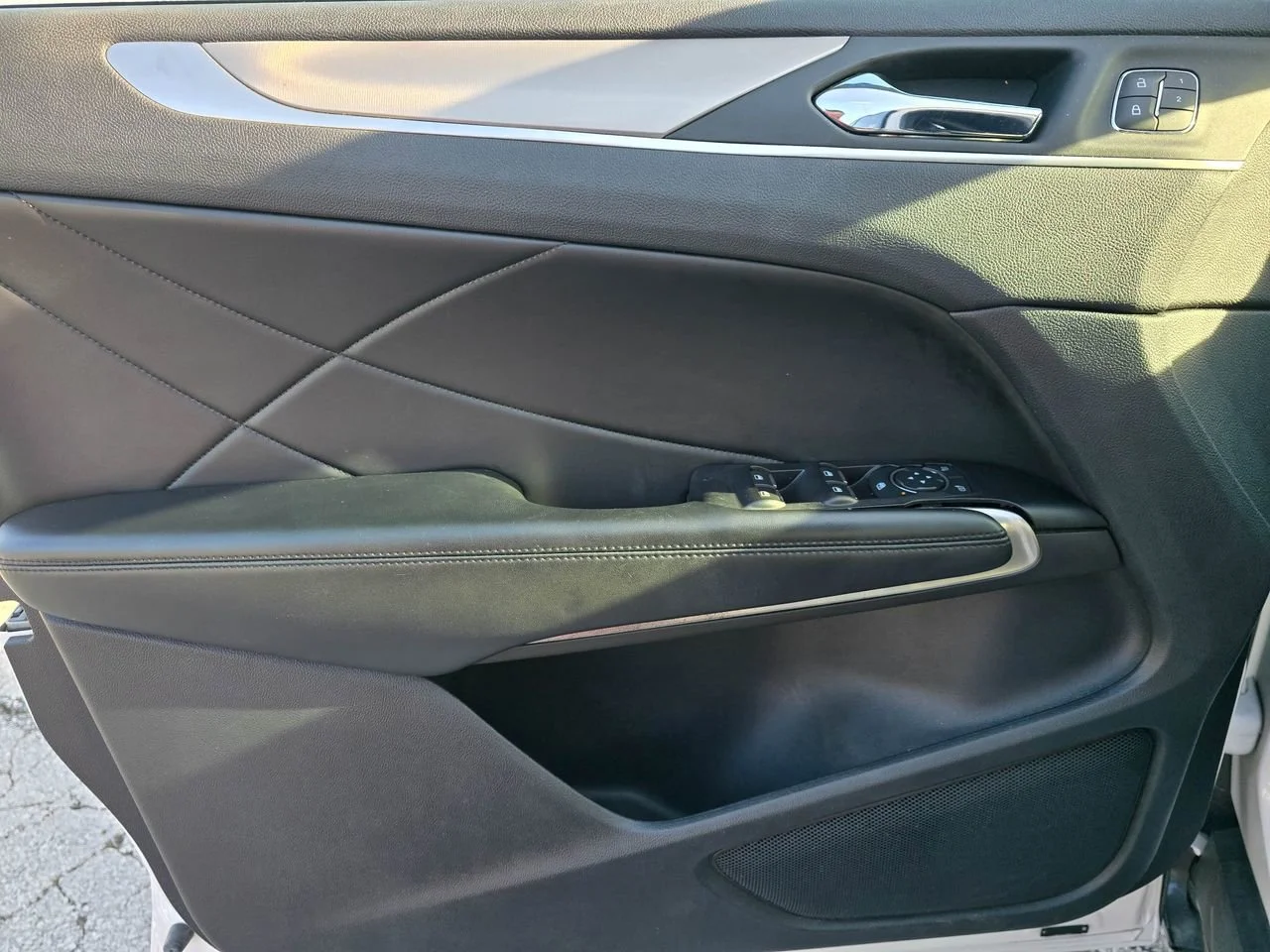 Used 2019 White Lincoln Standard image 7