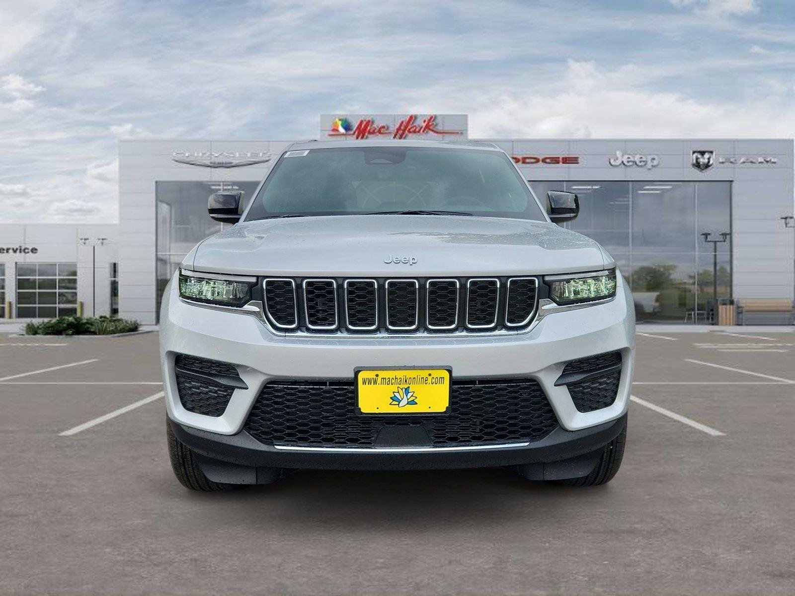 New 2026 Silver Zynith Exterior Paint Jeep Laredo image 8