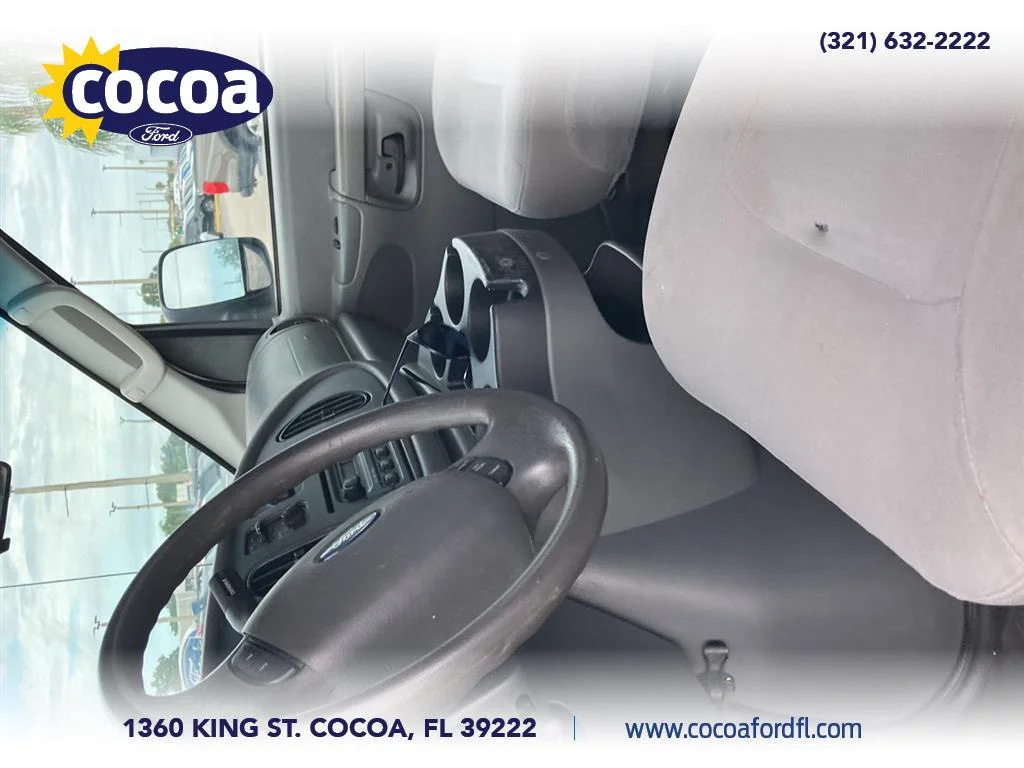 Used 2006  Ford Chateau image 1