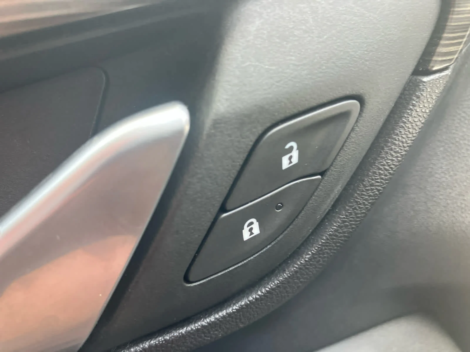 Used 2024 Sterling Metallic GMC SLE image 12