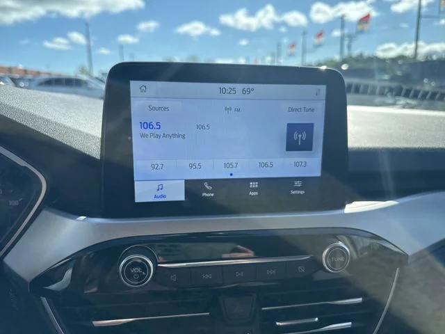 Used 2020 Magnetic Metallic Ford SE image 14