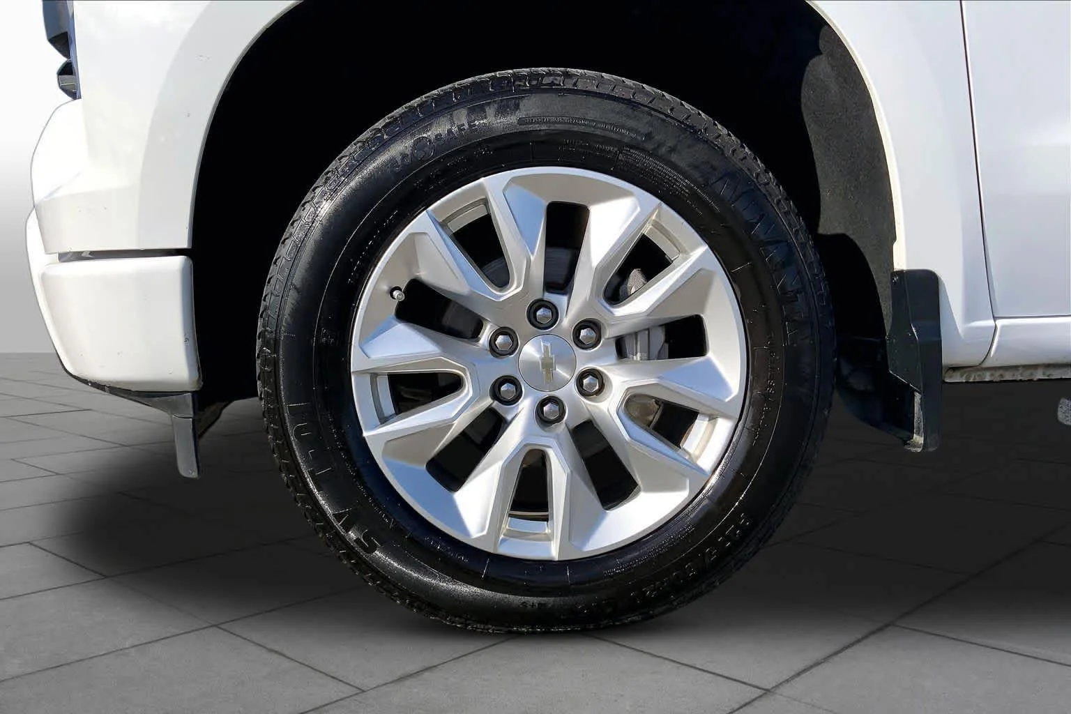 Used 2024 Summit White Chevrolet Custom image 11
