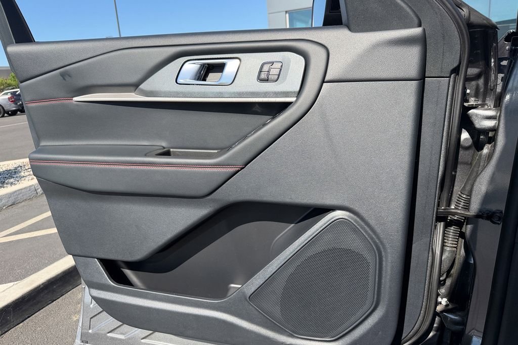 New 2026 Carbonized Gray Metallic Ford ST-Line image 13