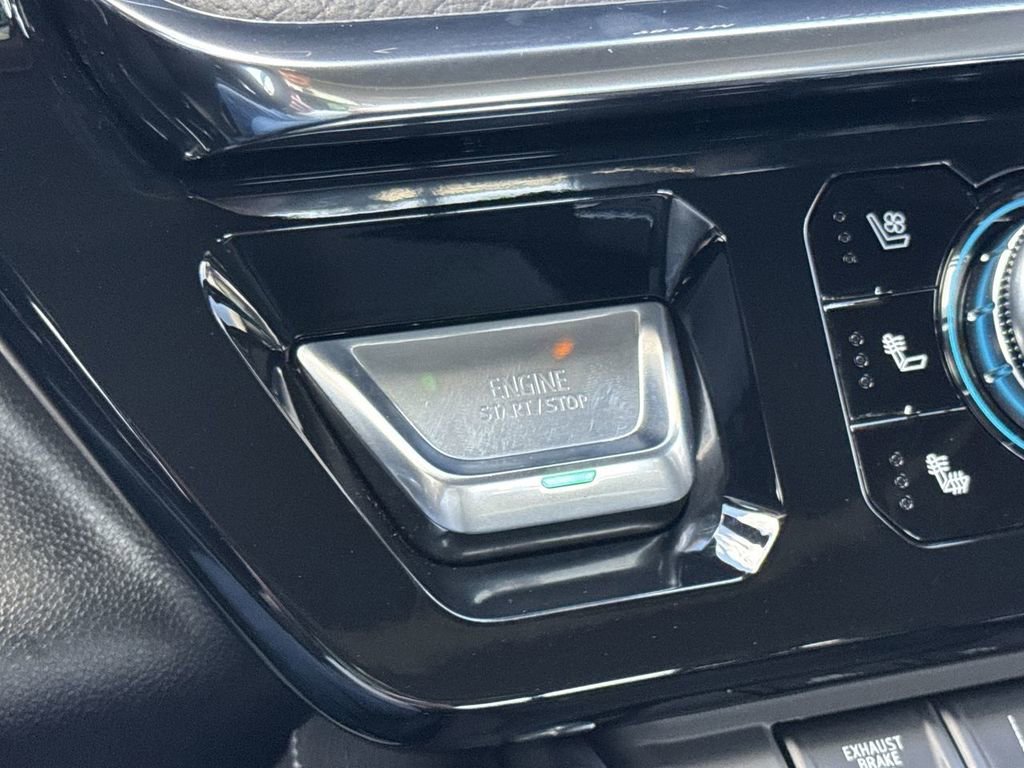 Used 2025 Sterling Metallic GMC Denali image 21