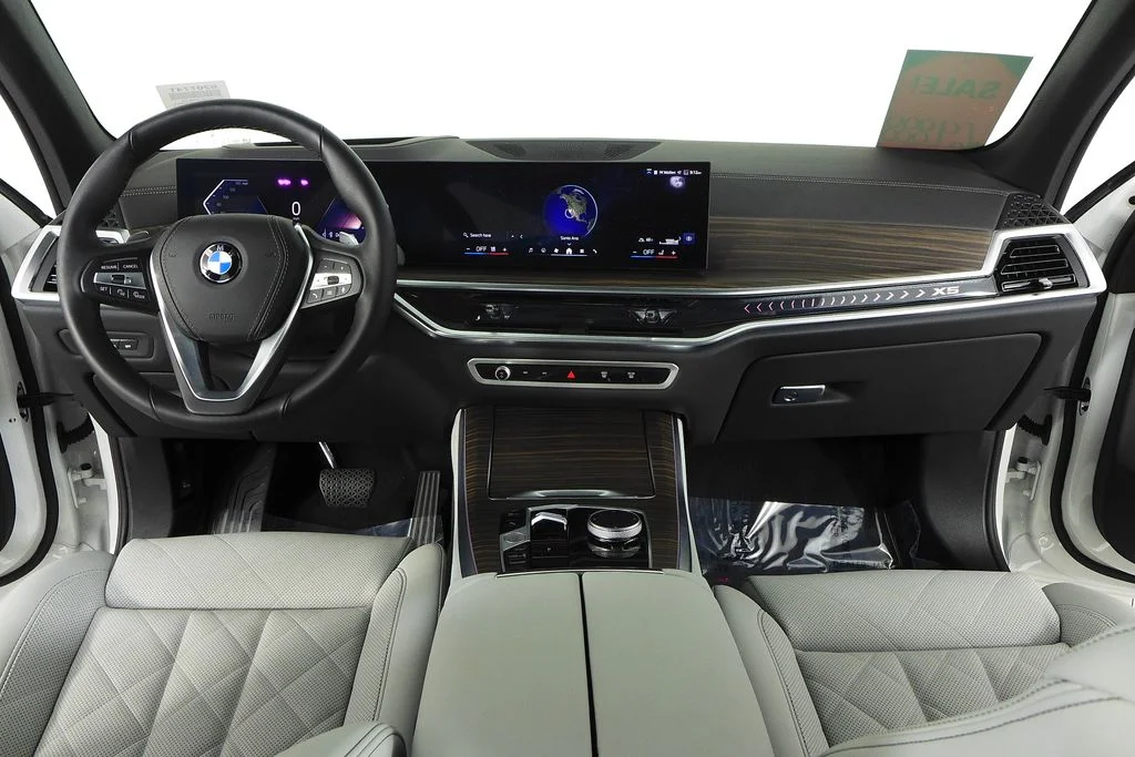 Used 2026 White BMW sDrive40i image 25