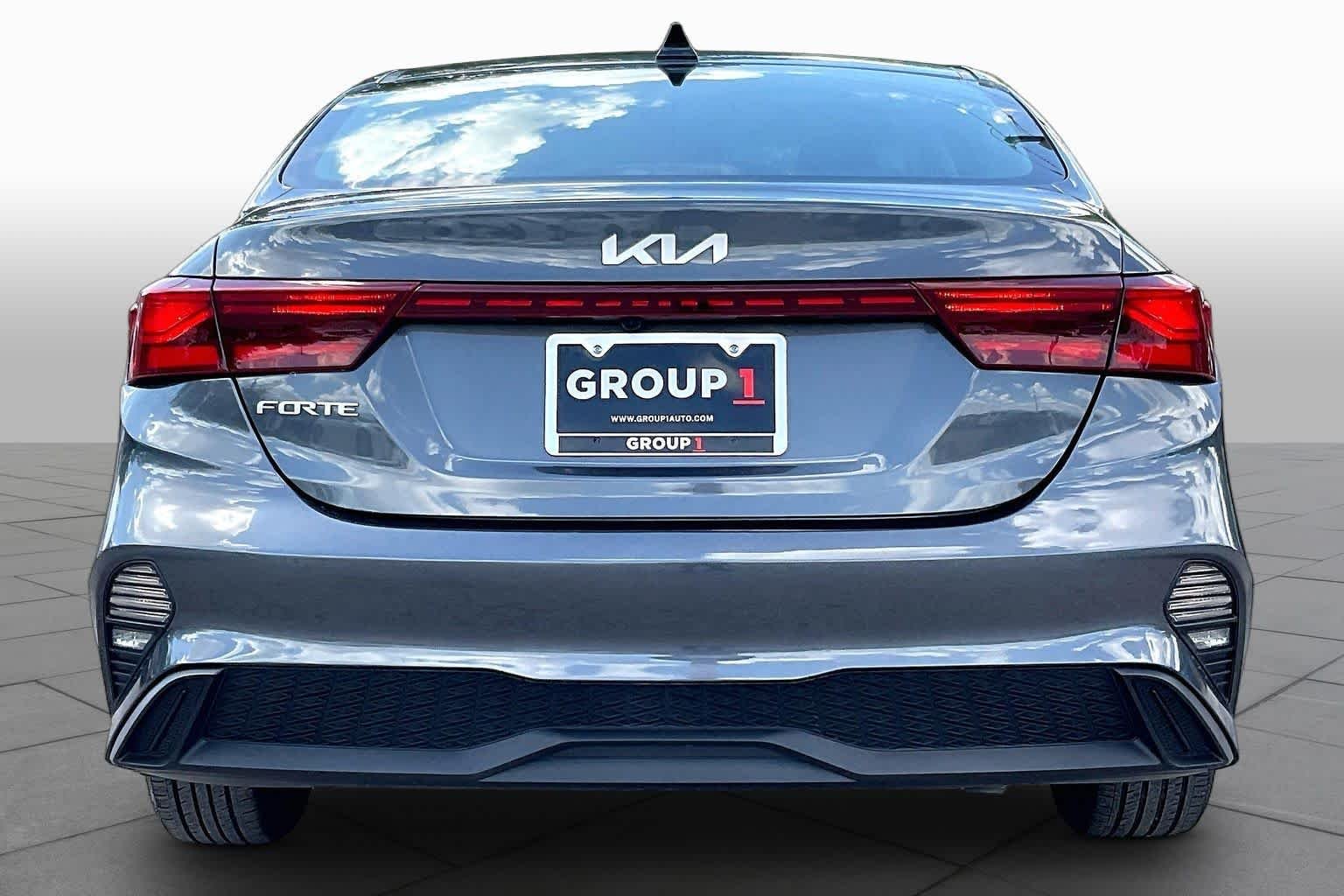 Used 2024 Gravity Gray Kia LXS image 5