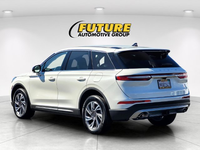 Used 2024 White Lincoln Premiere image 6