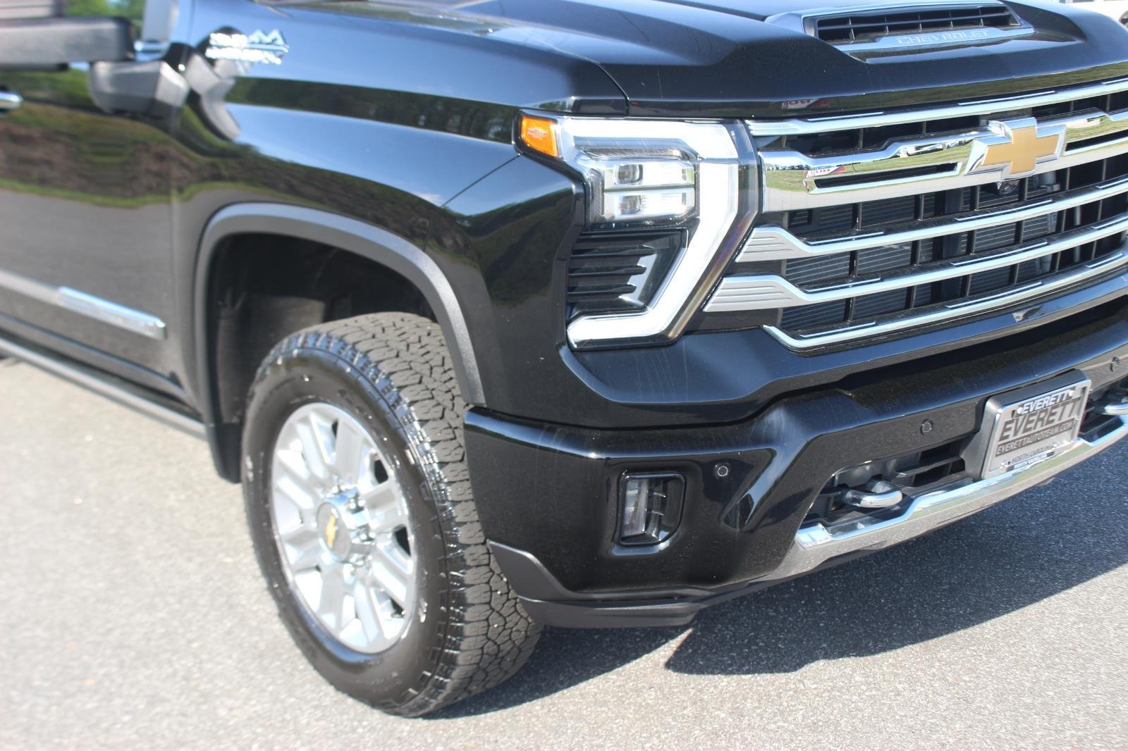 Used 2025 Black Chevrolet High Country image 9
