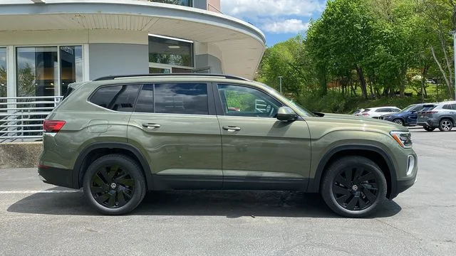 New 2026 Green Volkswagen 2.0T SE w/Technology image 4