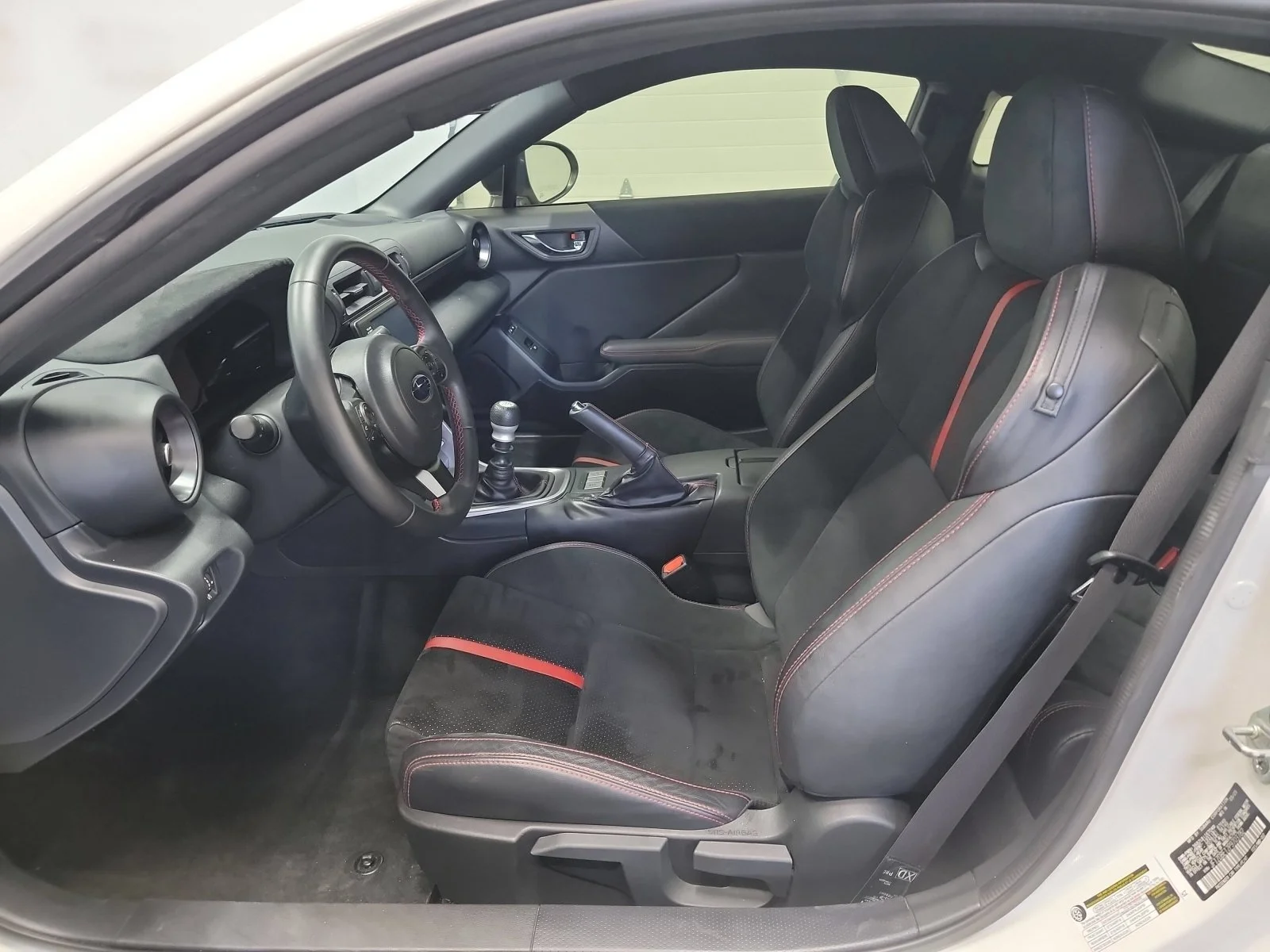 Used 2023 Crystal White Pearl Subaru Limited image 11