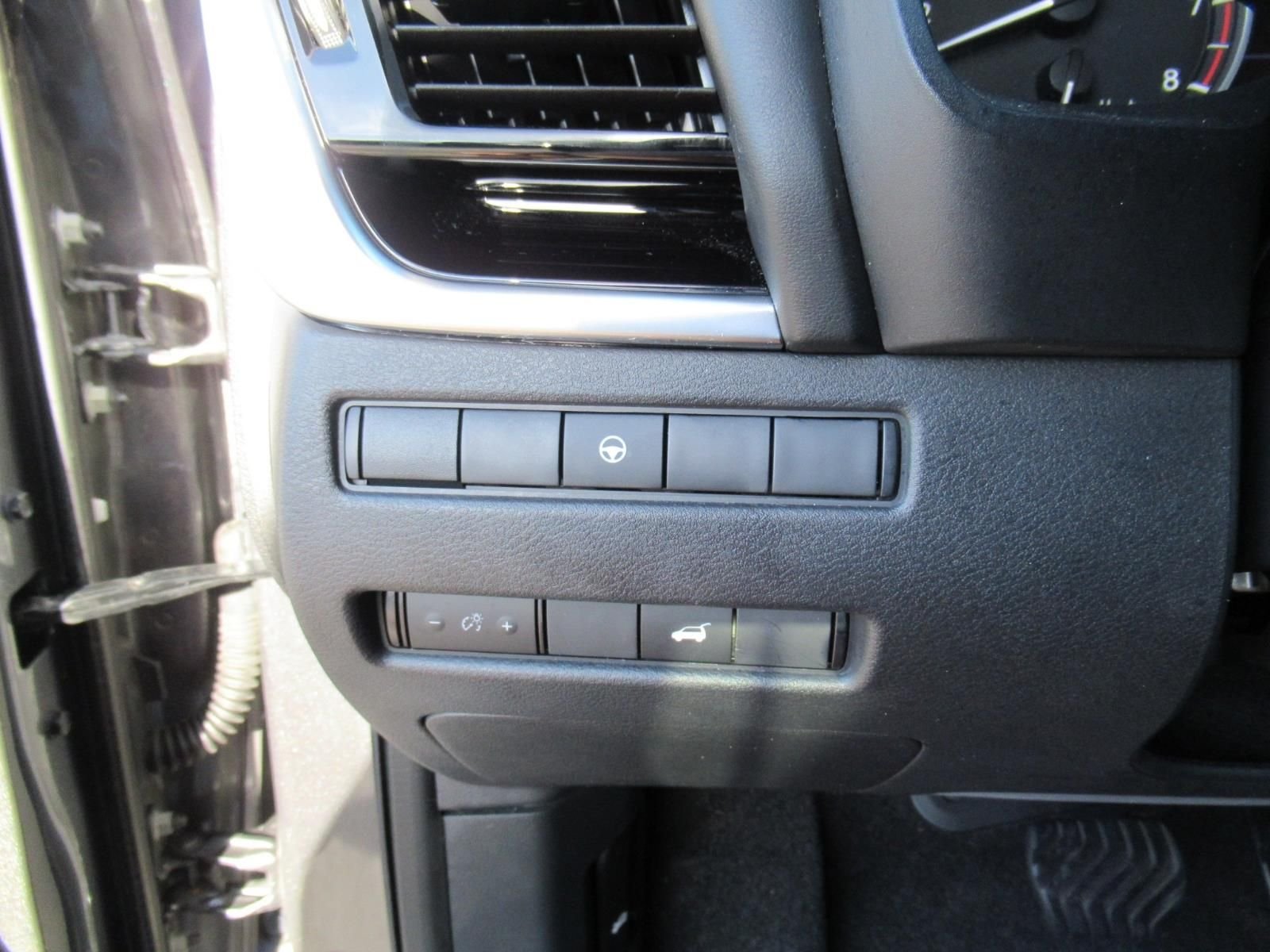 Used 2022 Gray Nissan SL image 20