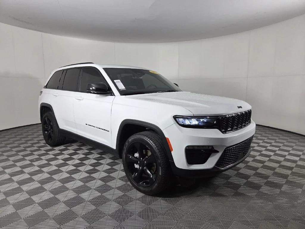 Used 2025 Bright White Clearcoat Jeep Limited image 2