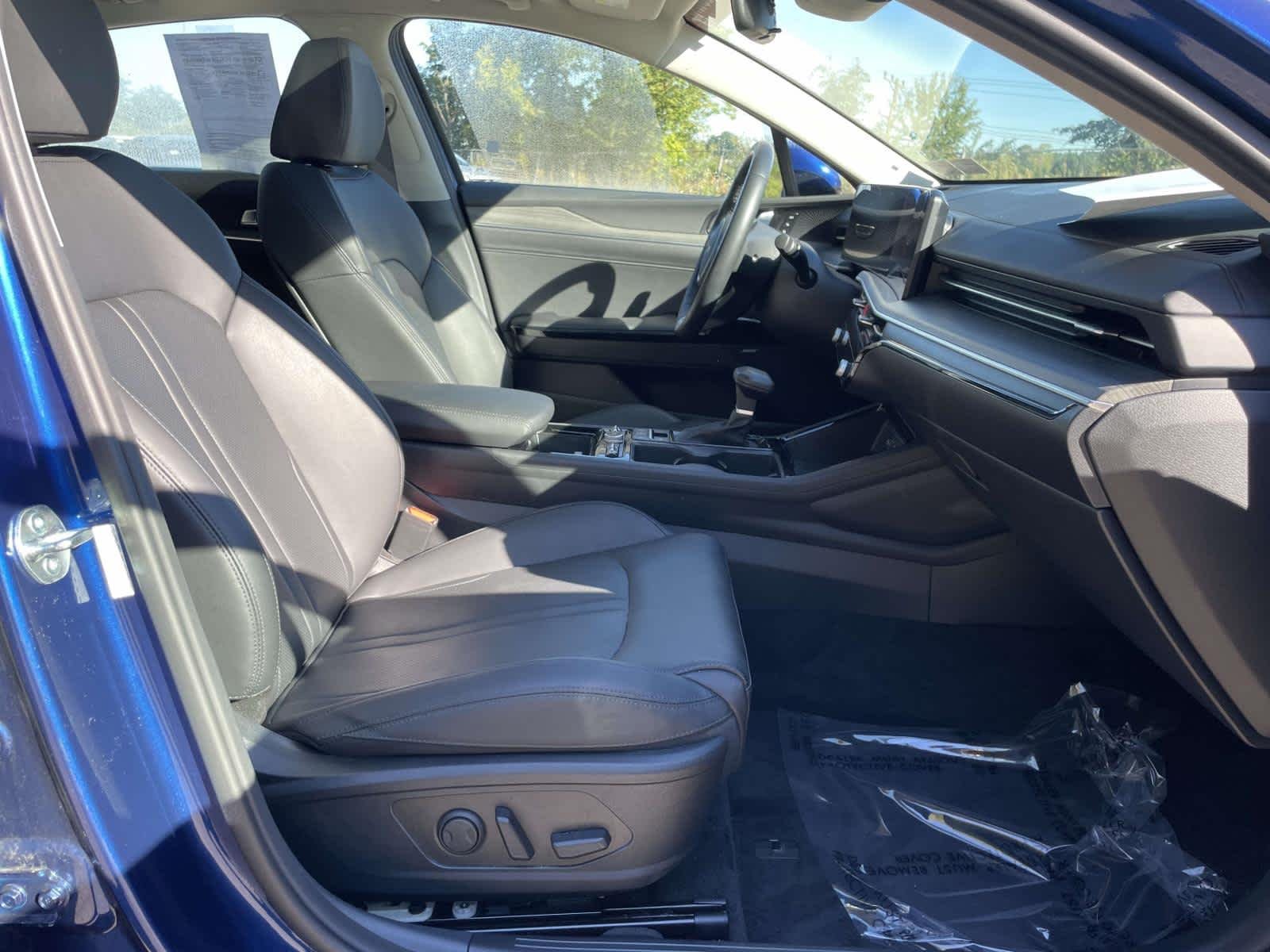 Used 2025 Yacht Blue Kia EX image 26