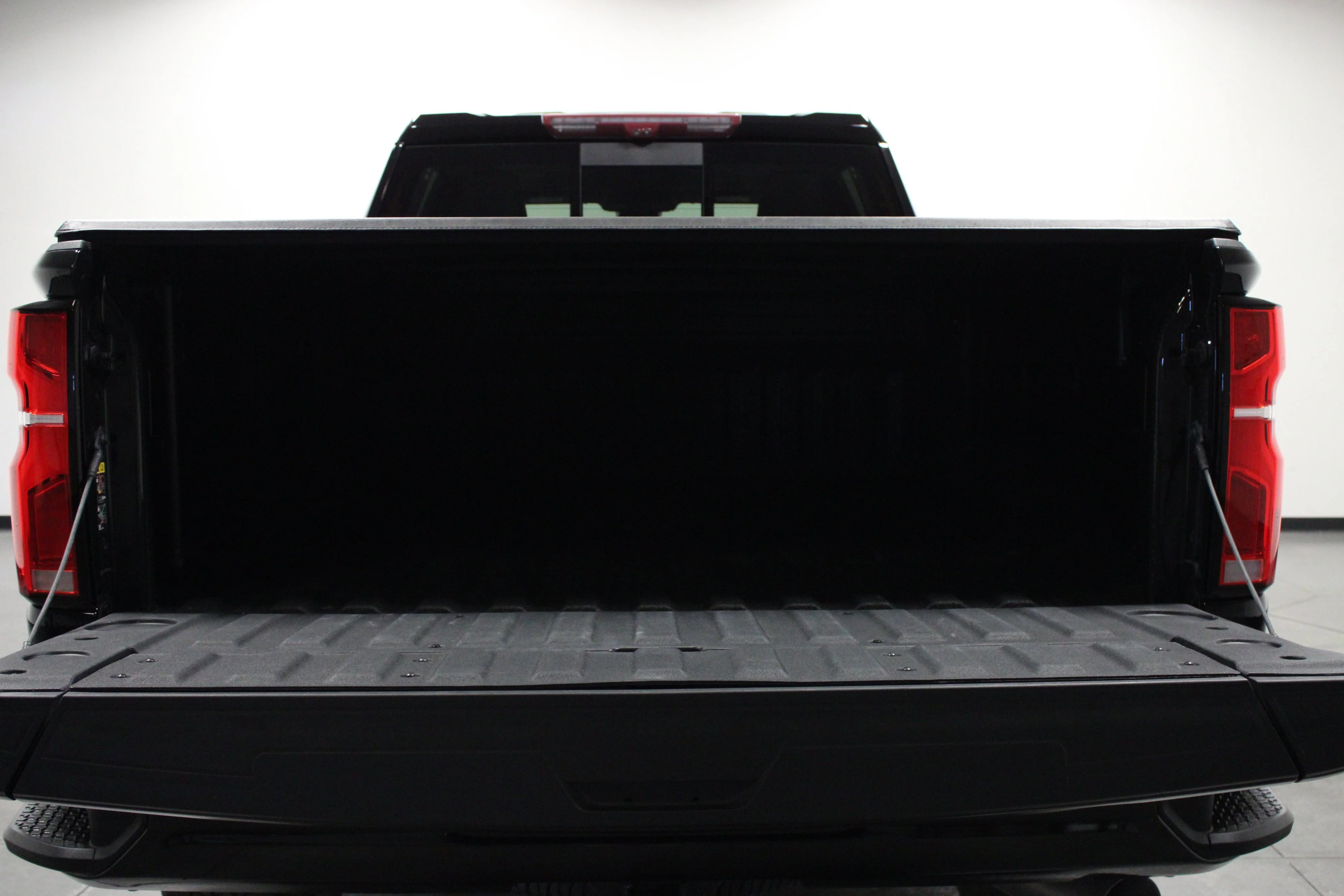 Used 2024 Black Chevrolet High Country image 14