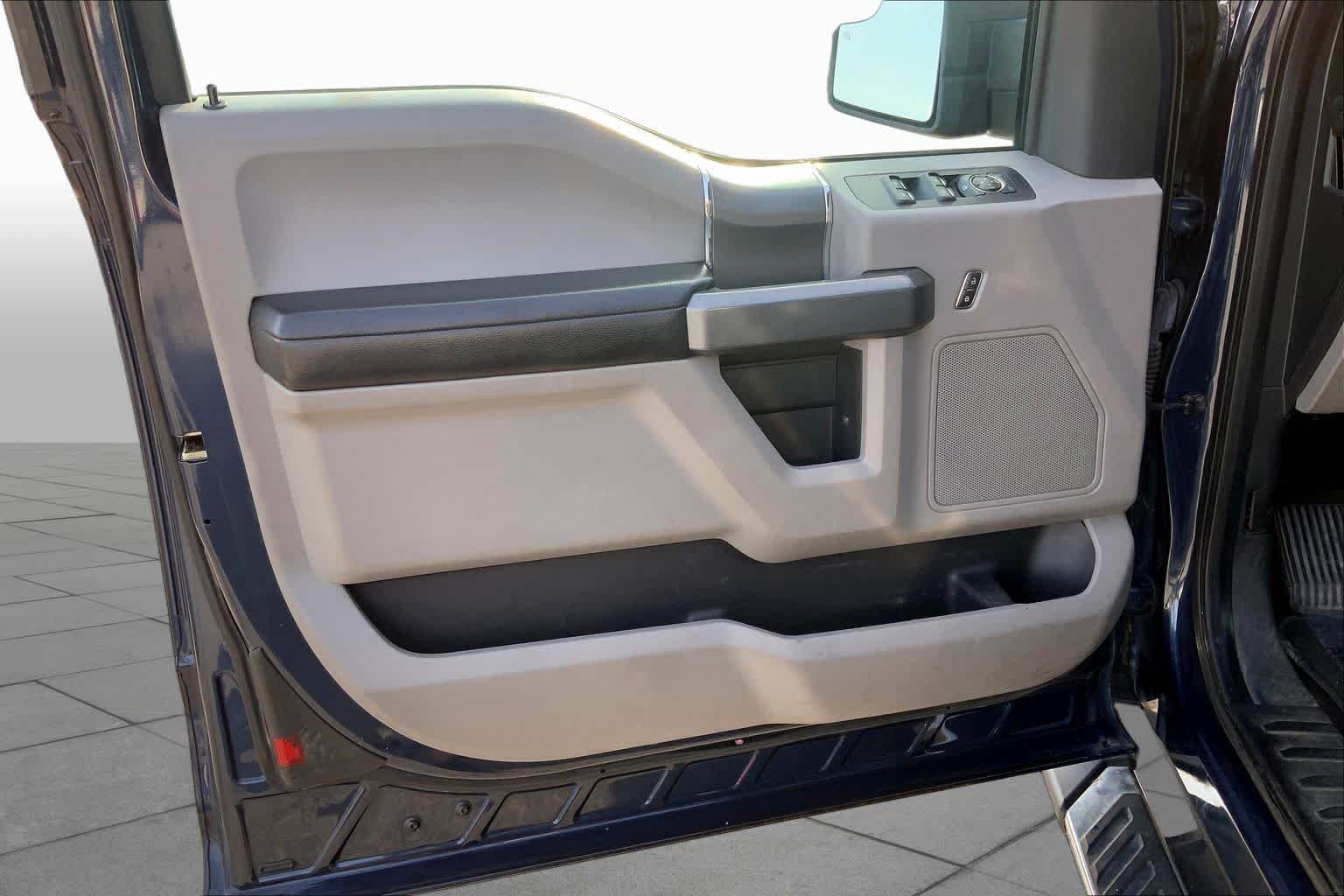 Used 2018 Blue Jeans Metallic Ford XLT image 19