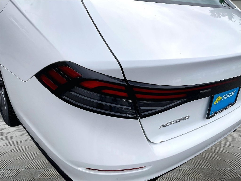 Used 2023 White Honda EX image 32