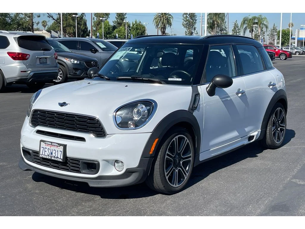 Used 2014 Light White MINI S image 2