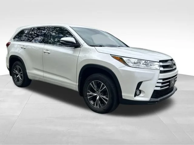 Used 2018 White Toyota LE Plus image 8