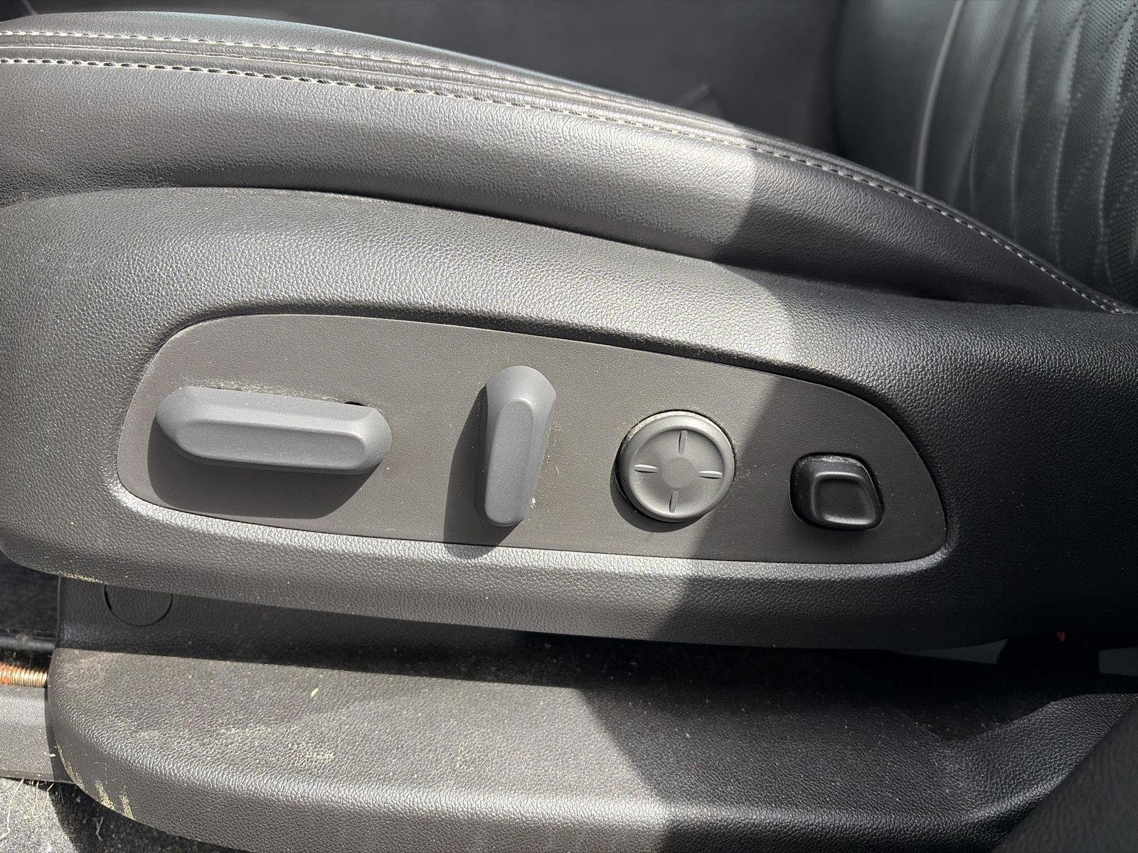 Used 2023 Ebony Twilight Metallic Buick Avenir image 14