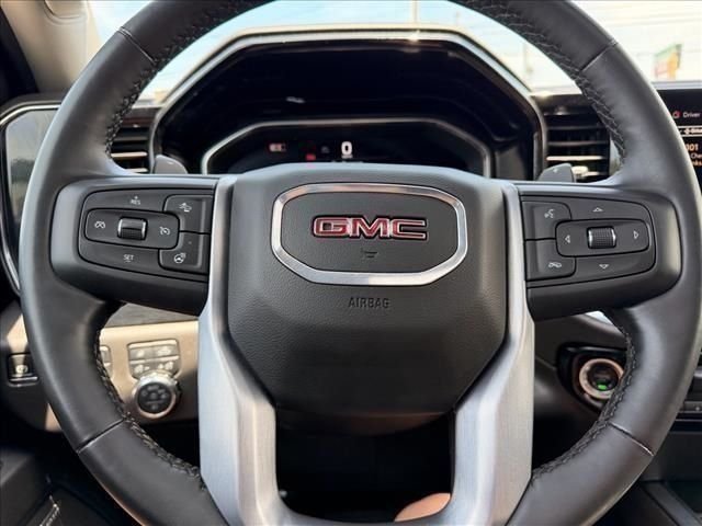 Used 2024 White GMC SLT image 22