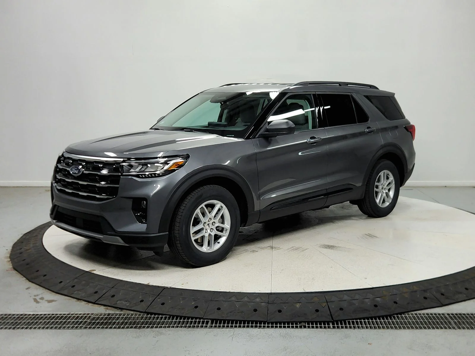New 2026 Carbonized Gray Metallic Ford Active image 4