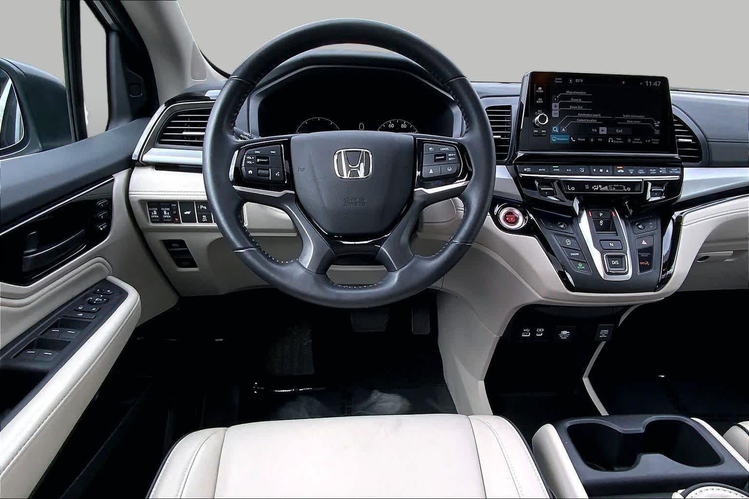 Used 2025 Solar Silver Metallic Honda Touring image 5