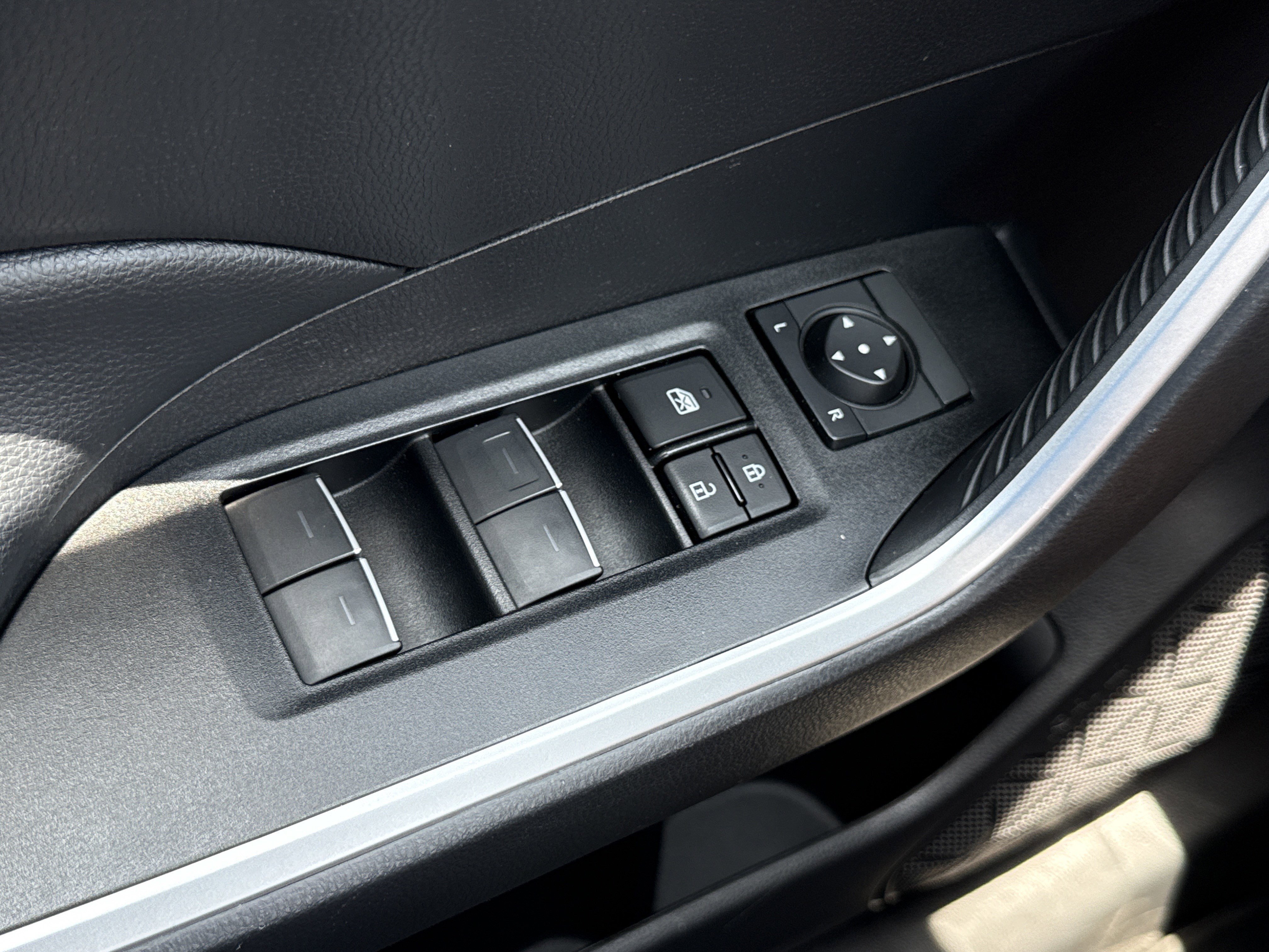 2023 Toyota RAV4 XLE - Photo 16
