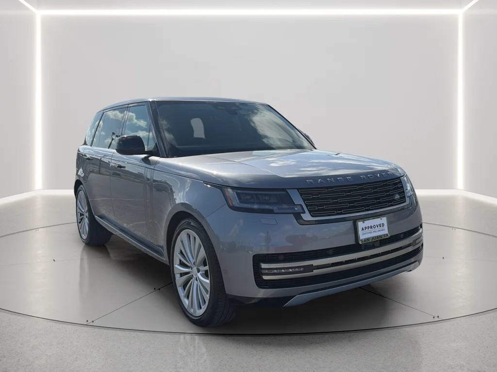 Used 2024 Gray Land Rover SE image 4