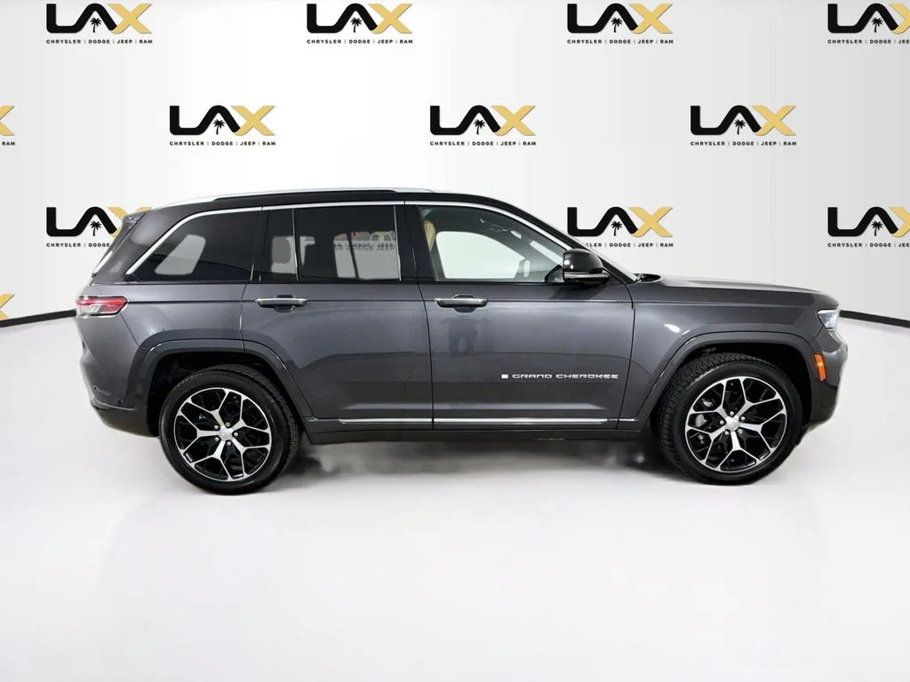 Used 2024 Gray Jeep Summit Reserve 4xe image 8