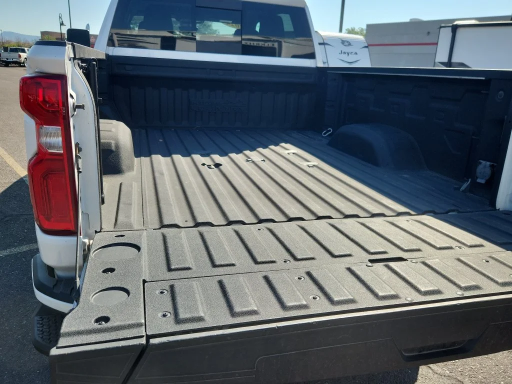 Used 2023 White Chevrolet High Country image 17