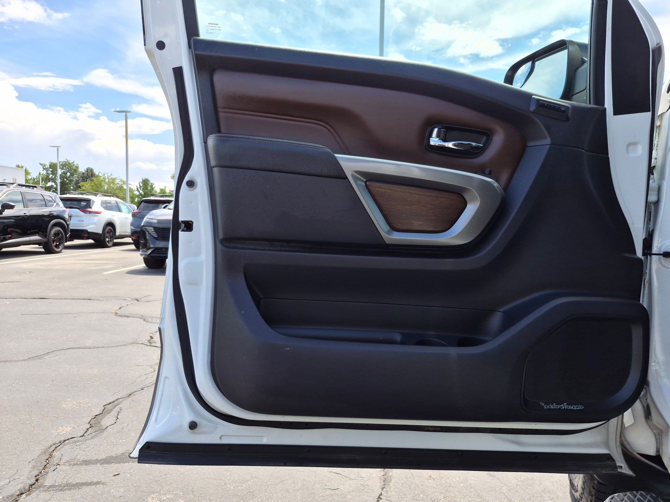 Used 2018 Pearl White Nissan Platinum Reserve image 12