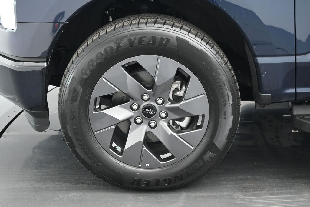 Used 2024 Blue Ford XLT image 24