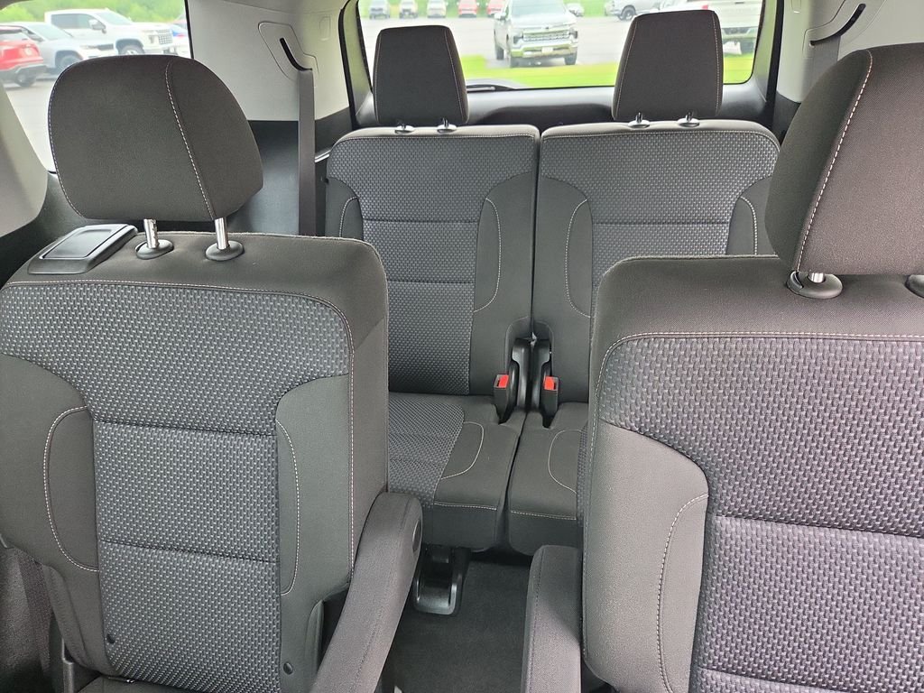 Used 2023 White GMC SLE image 30